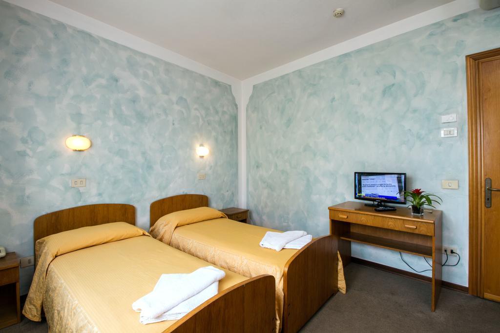 Albergo Ristorante Da Felice Loria Eksteriør bilde