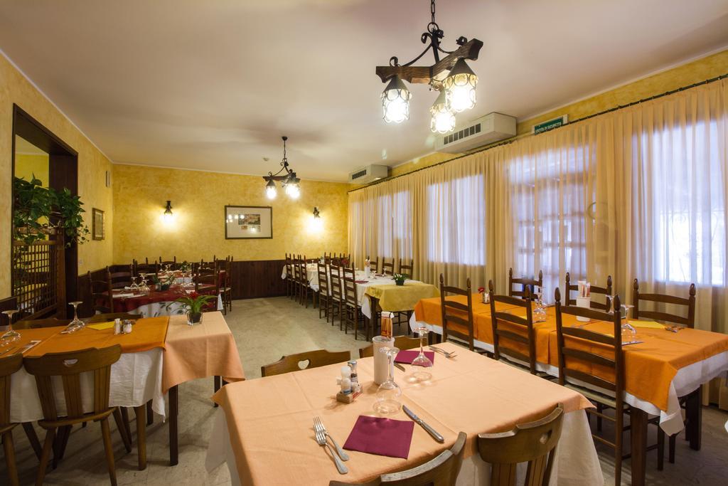 Albergo Ristorante Da Felice Loria Eksteriør bilde