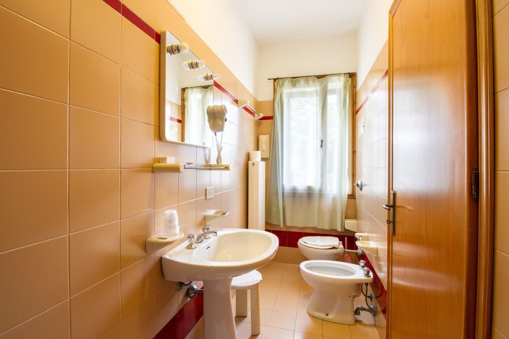 Albergo Ristorante Da Felice Loria Eksteriør bilde